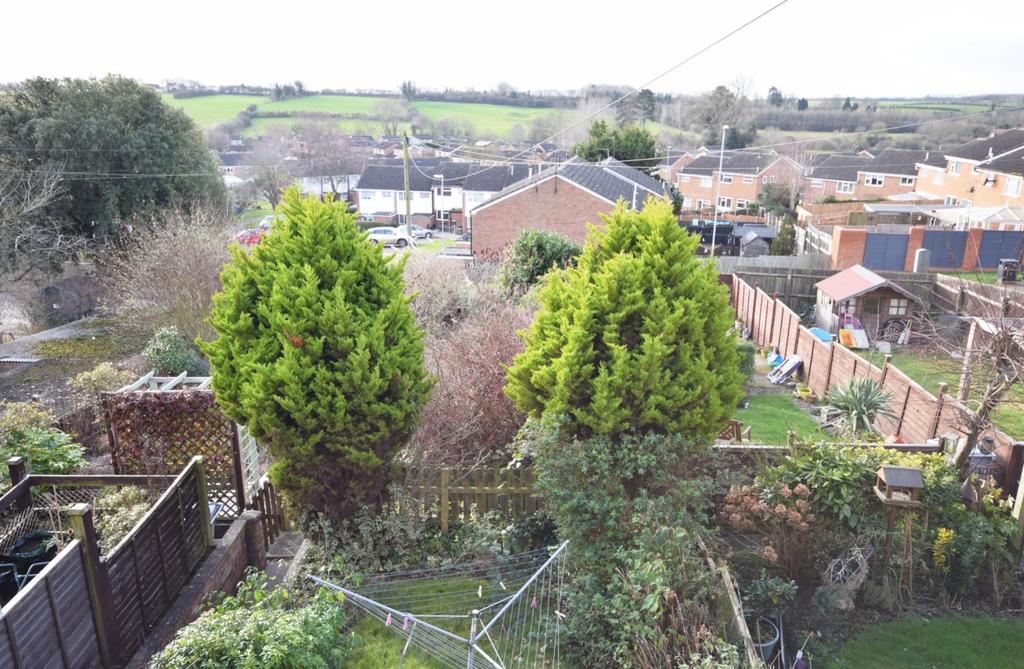 Glendon Road, Rothwell, Kettering 2 bed terraced house £180,000
