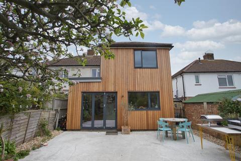 31 Warren Way, Folkestone, CT19 6DT