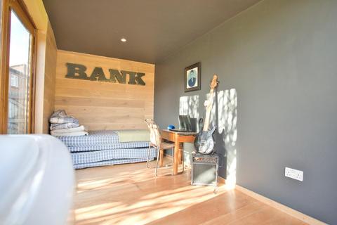 31 Warren Way, Folkestone, CT19 6DT