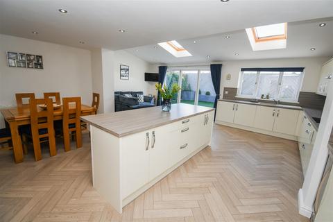 25 Ashgate Road, Willerby, Hull, HU10 6HH