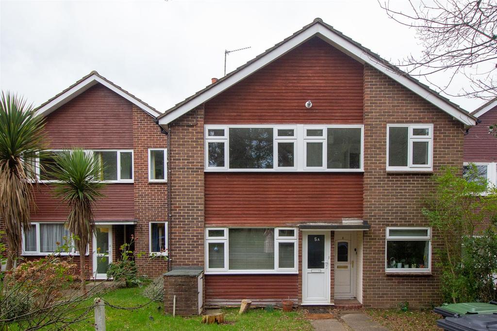 New England Road, Haywards Heath 2 bed flat £995 pcm (£230 pw)