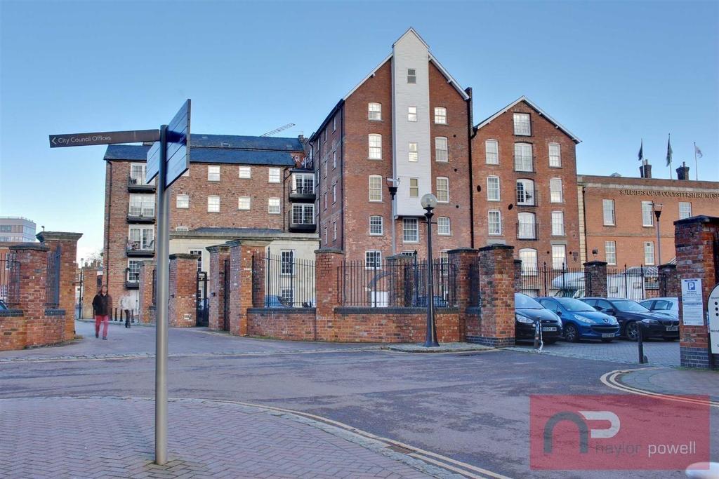 Pridays Mill, Gloucester Docks, GL1 2 bed apartment £800 pcm (£185 pw)