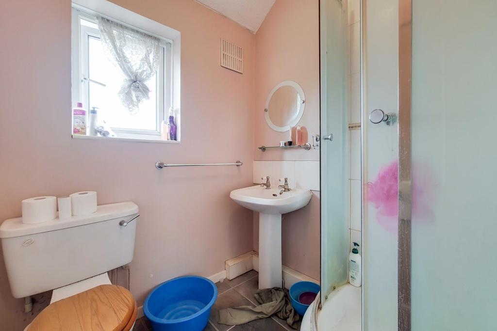 13 Shower Room 2-0.jpg