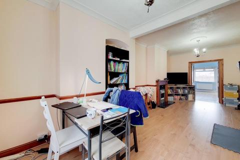 28 Capstone Road, Bromley, BR1 5NB