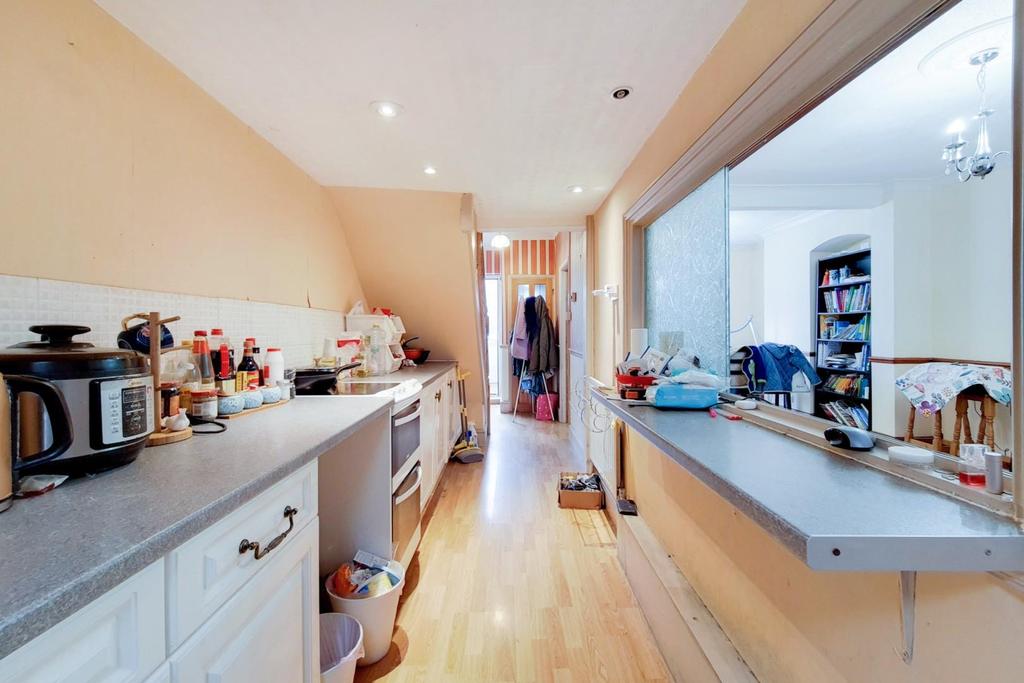 7 Kitchen-0.jpg