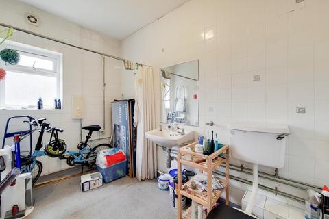 28 Capstone Road, Bromley, BR1 5NB