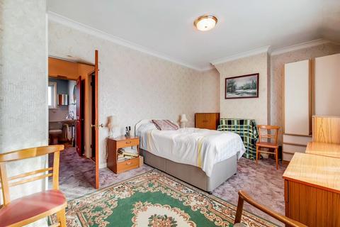 24 Capstone Road, Bromley, BR1 5NB