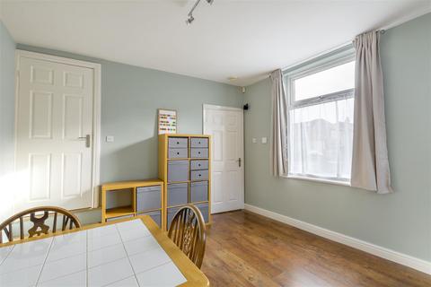 62 Victory Road, Beeston, Nottingham, NG9 1LG