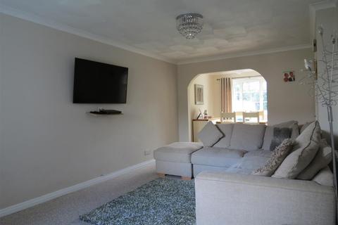 8 The Willows, Bugle, St Austell, PL26 8QZ