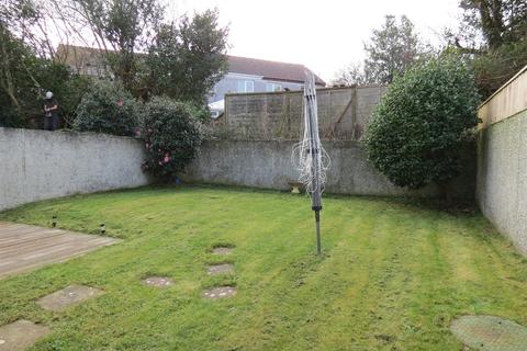 8 The Willows, Bugle, St Austell, PL26 8QZ