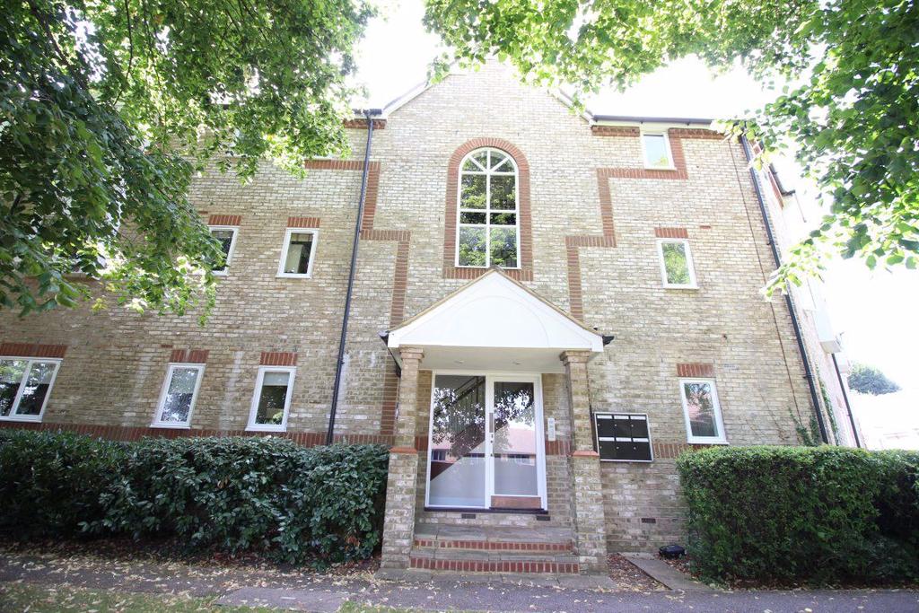 Norbury Avenue, The Reeds, Watford 1 bed flat £895 pcm (£207 pw)