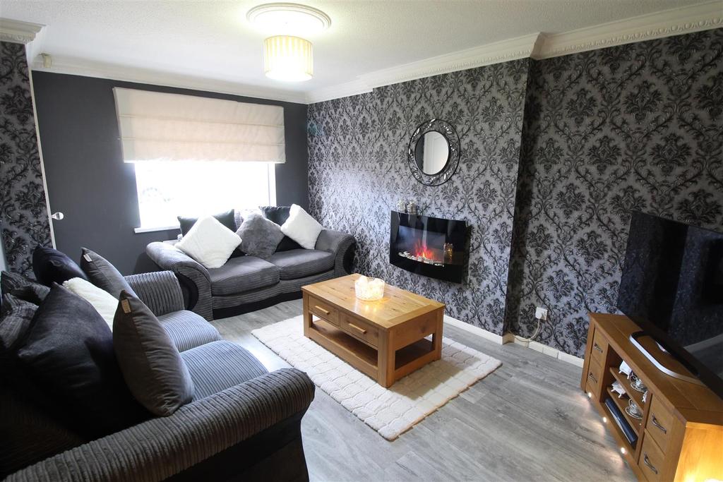 Cherry Hills, Darton, Barnsley. S75 5NZ 3 bed semidetached house £