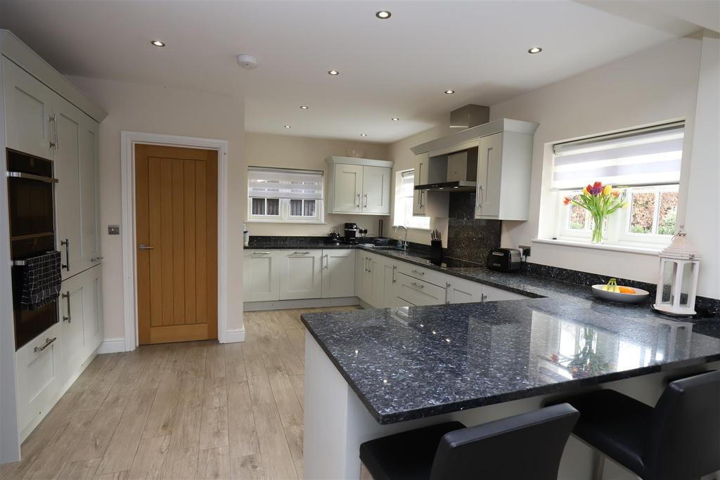 Lower Road, West Farleigh, Maidstone 4 bed detached house £900,000