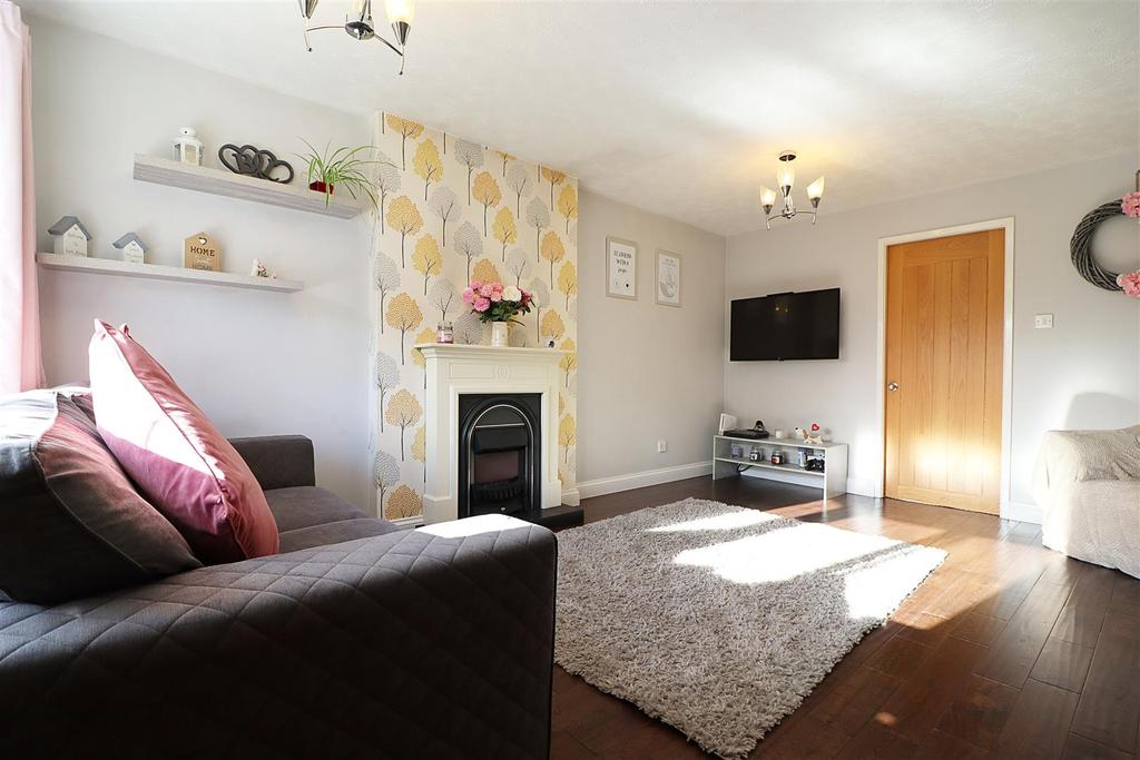 Centurion Way, Brough 3 bed semidetached house £197,500
