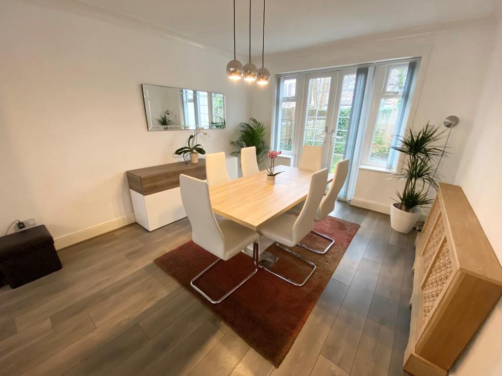Mayville Drive, Didsbury 4 bed semidetached house £575,000