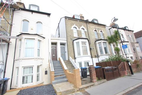 2 bedroom flat for sale - Albert Road, London