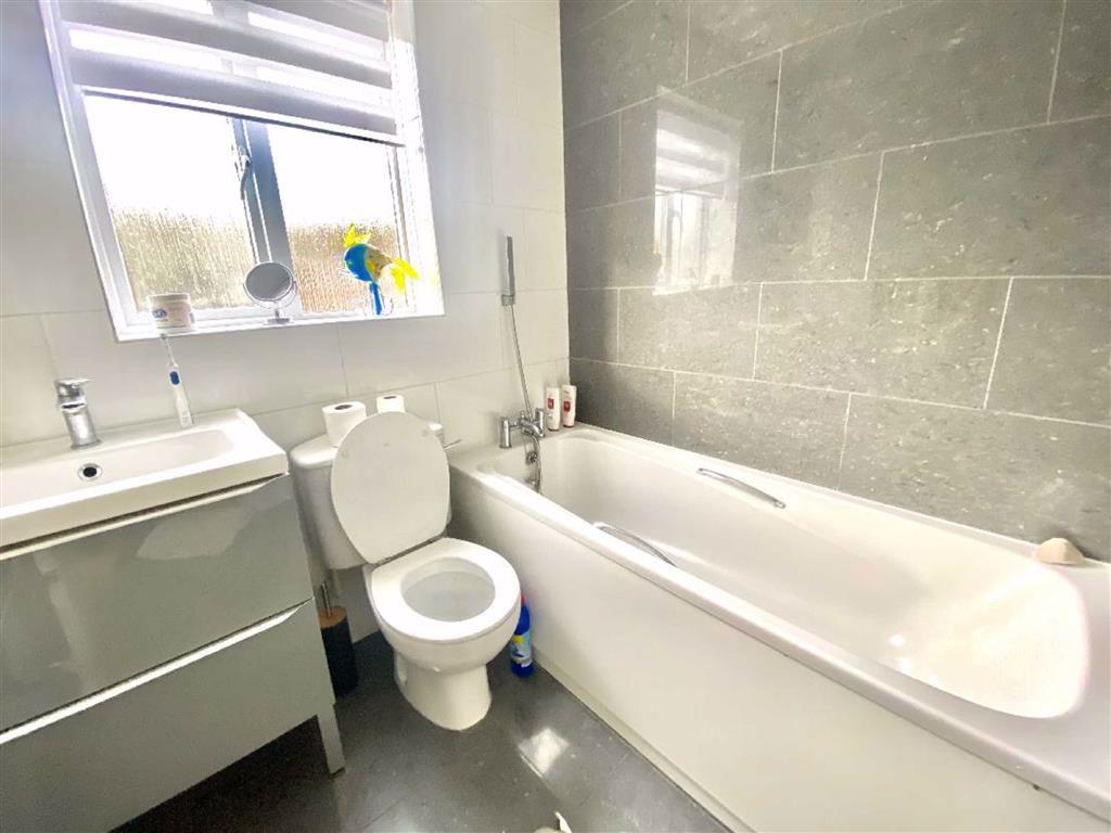 Bathroom (side)