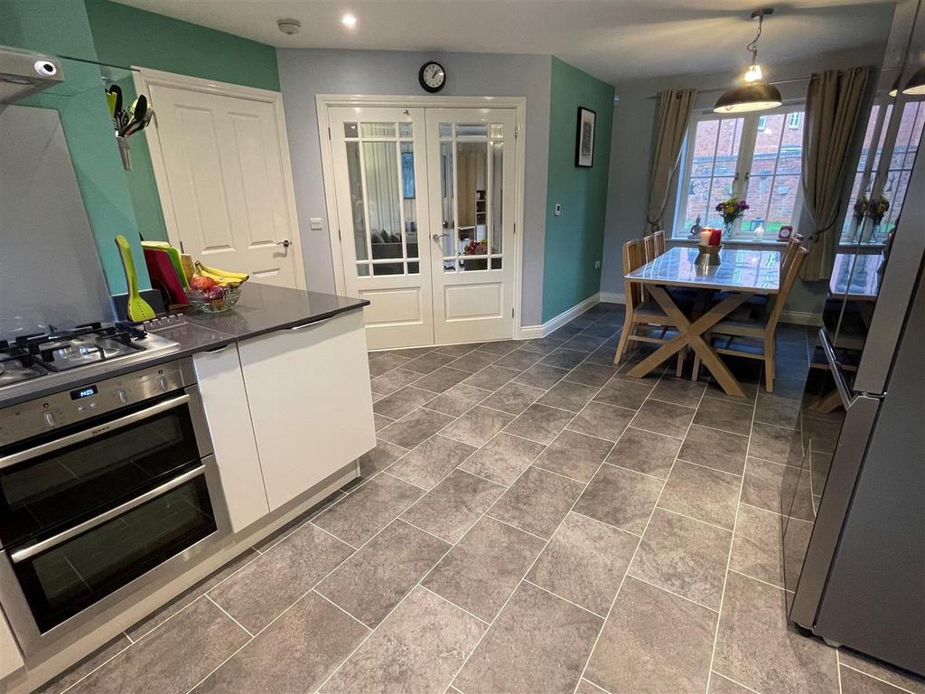 Dining kitchen