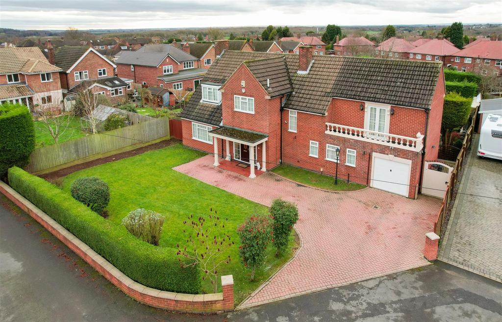 Churchill Close, AshbydeLaZouch 4 bed detached house £625,000