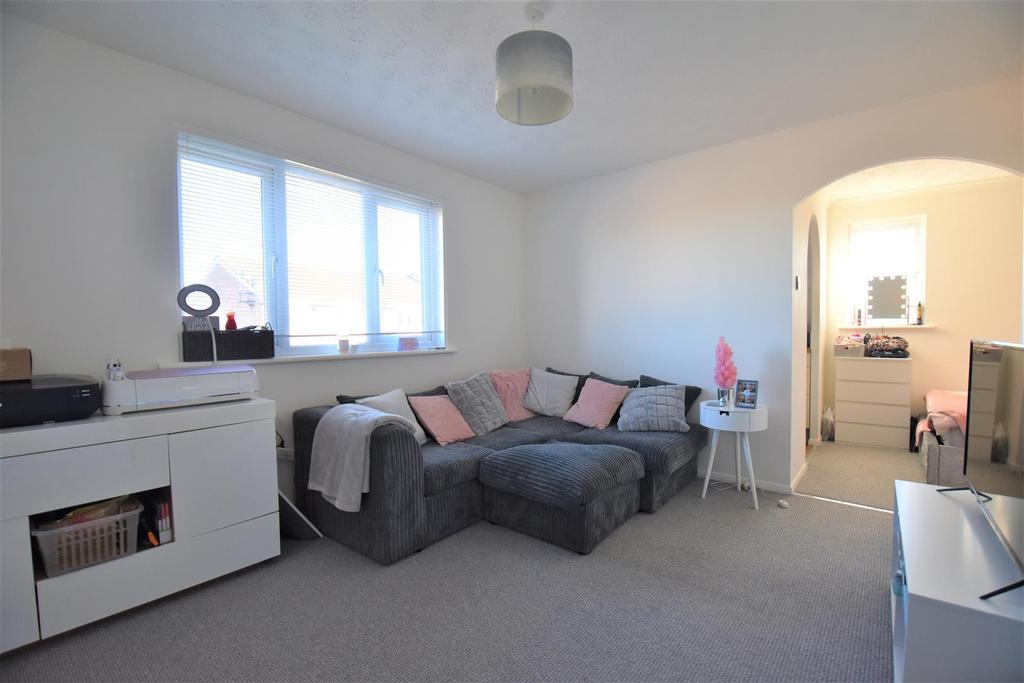Lesney Gardens, Rochford 1 bed apartment £600 pcm (£138 pw)