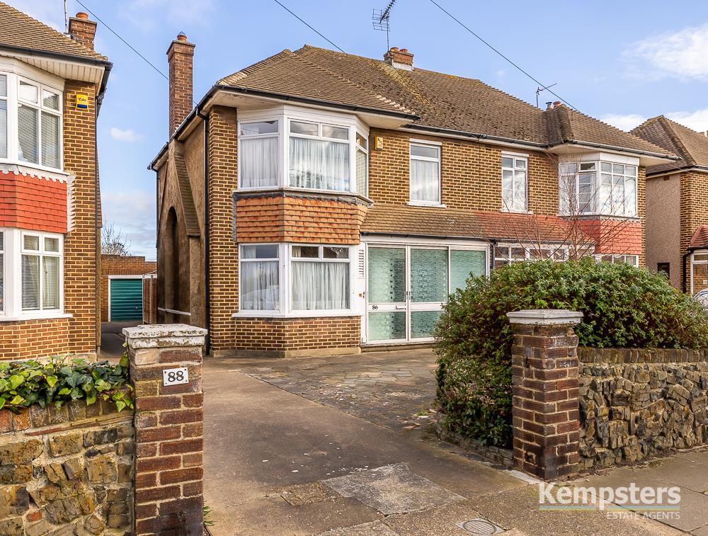 King Edward Drive, Woodside, Grays 3 bed semidetached house £450,000