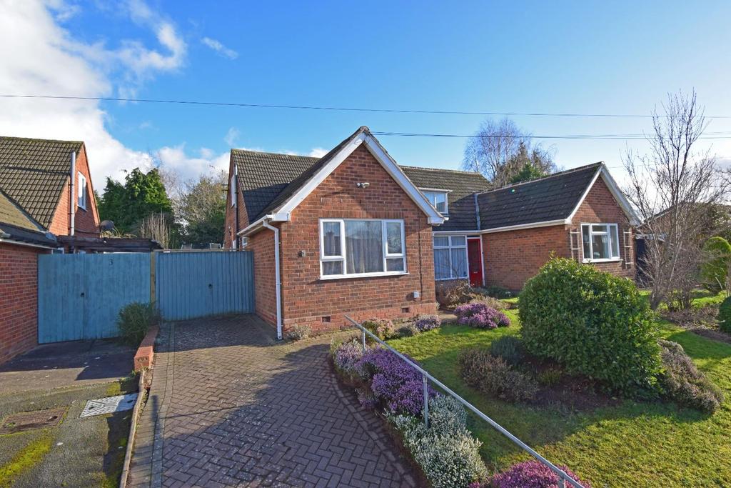 5 Brueton Avenue, Fringe Green... 3 bed semidetached bungalow £309,950