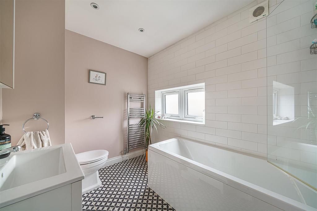25 Linton Grove-2.JPG