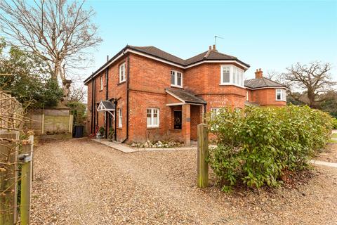 4 bedroom detached house to rent, Bath Road, Camberley, Surrey, GU15