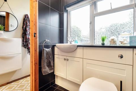 121 Kings Road, Godalming, GU7 3EU