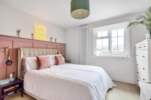 121 Kings Road, Godalming, GU7 3EU