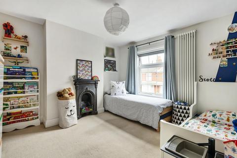 121 Kings Road, Godalming, GU7 3EU