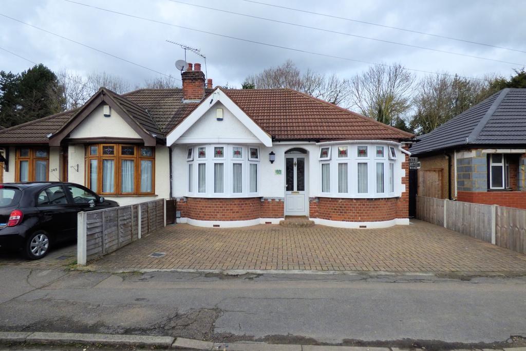 Howard Road, Upminster RM14 2 bed semidetached bungalow £550,000