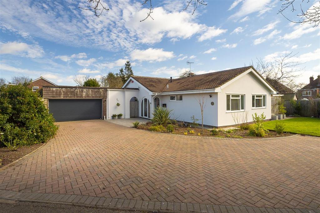 Oaks Park, Rough Common, Canterbury 5 bed detached house £850,000