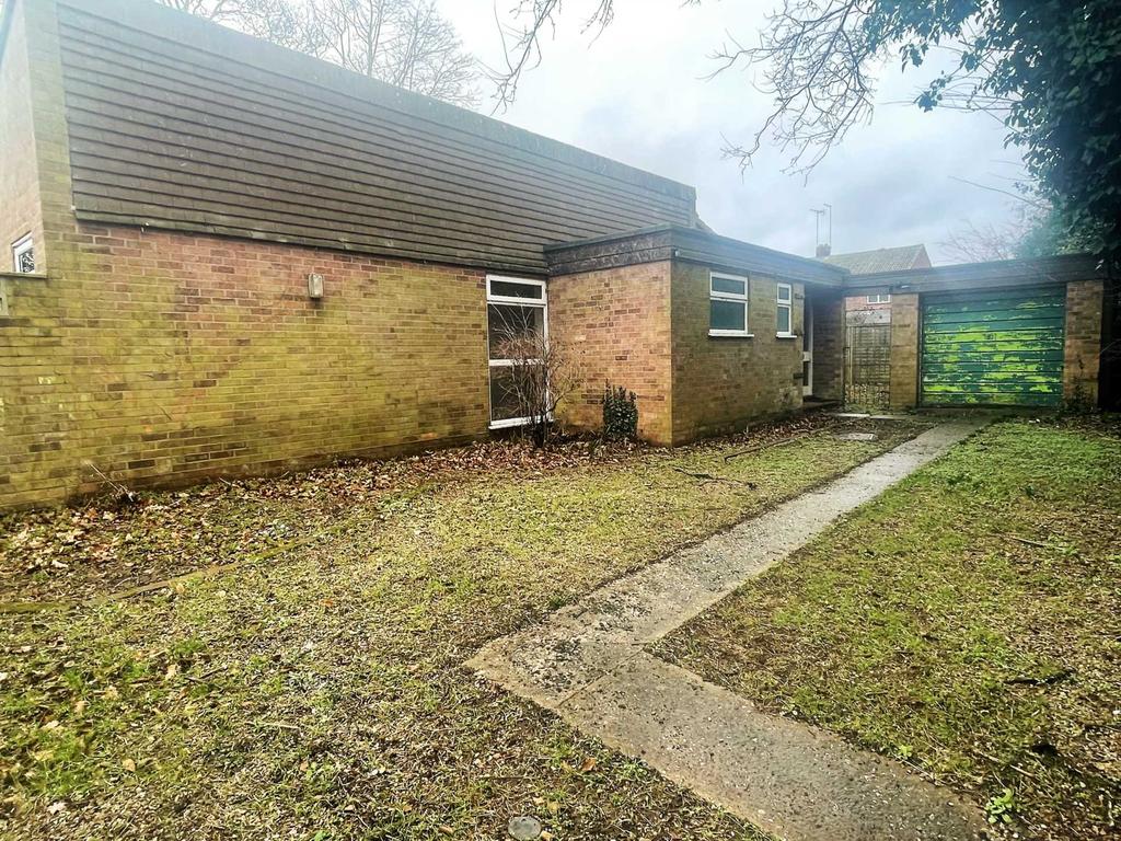 Hamlet Close, North Walsham 2 bed detached bungalow £250,000
