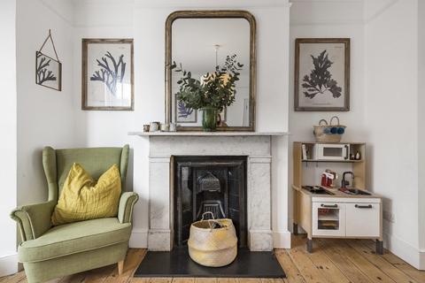 31 Howson Road, London, SE4 2AL