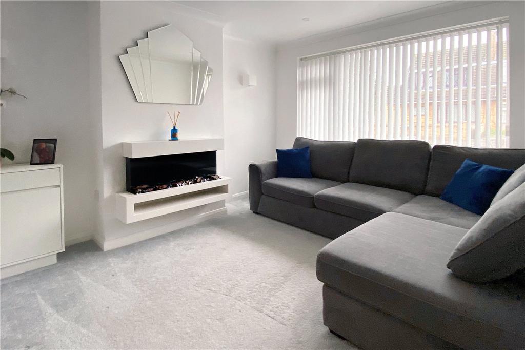 Burwash Close, East Preston, West Sussex 3 bed semidetached house £