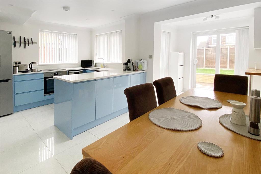 Burwash Close, East Preston, West Sussex 3 bed semidetached house £