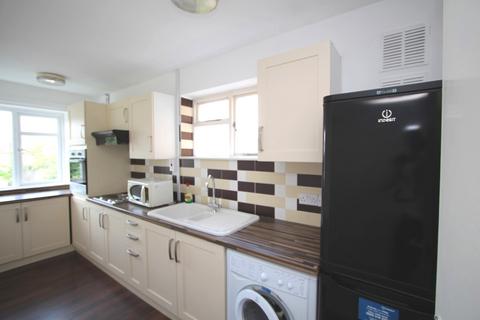 3 bedroom maisonette to rent, Gloucester Road, Kingston upon Thames KT1