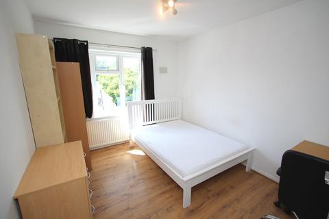 4 bedroom flat to rent, Camellia Lane, Surbiton KT5