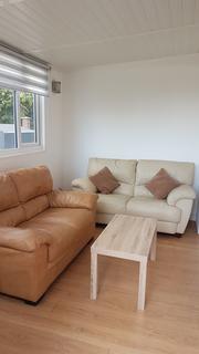 5 bedroom maisonette to rent, Tolworth Broadway, Surbiton KT6