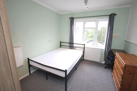 5 bedroom maisonette to rent, Camellia Lane, Surbiton KT5