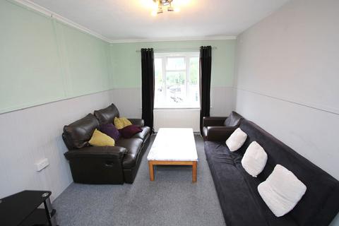 5 bedroom maisonette to rent, Camellia Lane, Surbiton KT5