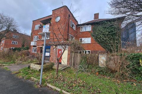 3 bedroom flat to rent, Clarendon Street, Hulme, Manchester.  M15 5AB