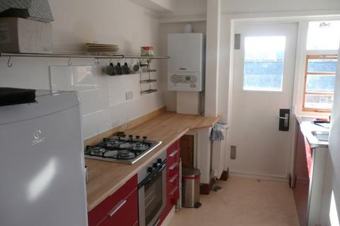 3 bedroom flat to rent, Clarendon Street, Hulme, Manchester.  M15 5AB