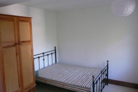 3 bedroom apartment to rent, Clarendon Street, Hulme, Manchester.  M15 5AB