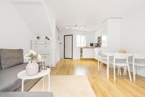 24 Beeches Close, London, SE20 8ED