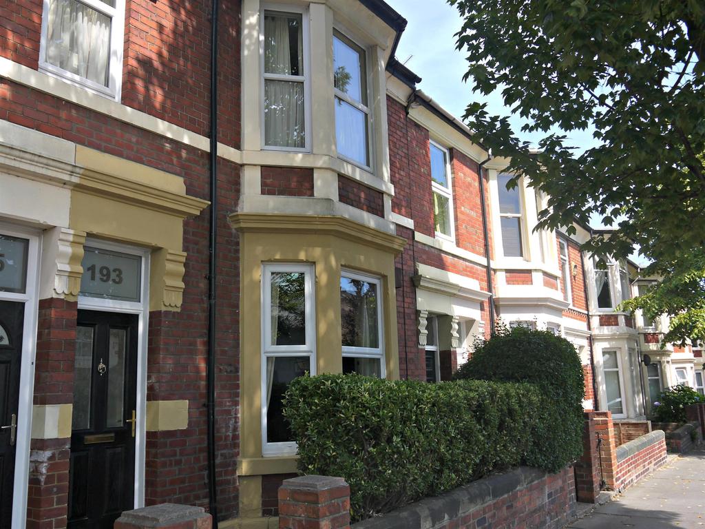 Queen Alexandra Road, North Shields 2 bed flat £625 pcm (£144 pw)