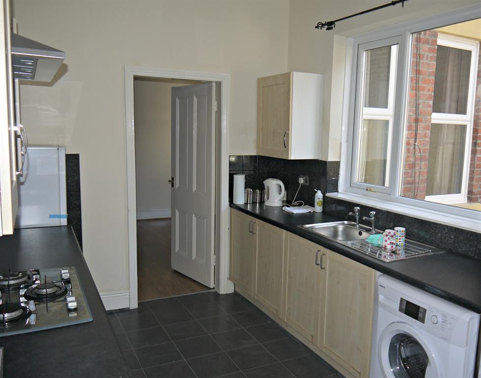Queen Alexandra Road, North Shields 2 bed flat £625 pcm (£144 pw)