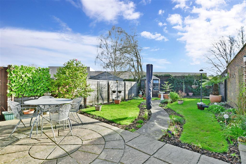 Copperhouse Road, Strood, Rochester... 2 bed semidetached bungalow £