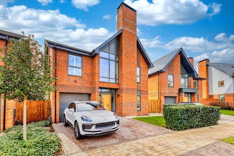 3 Chieftain Road, Longcross, Chertsey, KT16 0BG